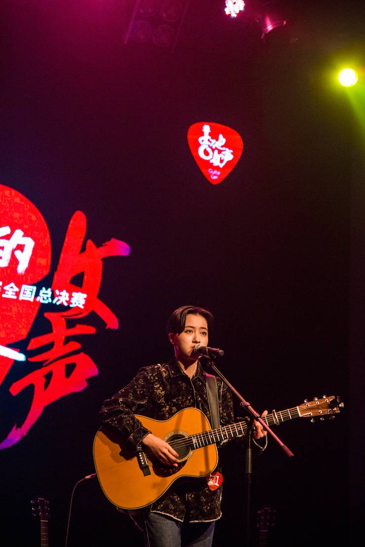 第四届“环球360吉他女声弹唱大赛”总冠军出炉<br />温格夺冠，董冬冬担任评委