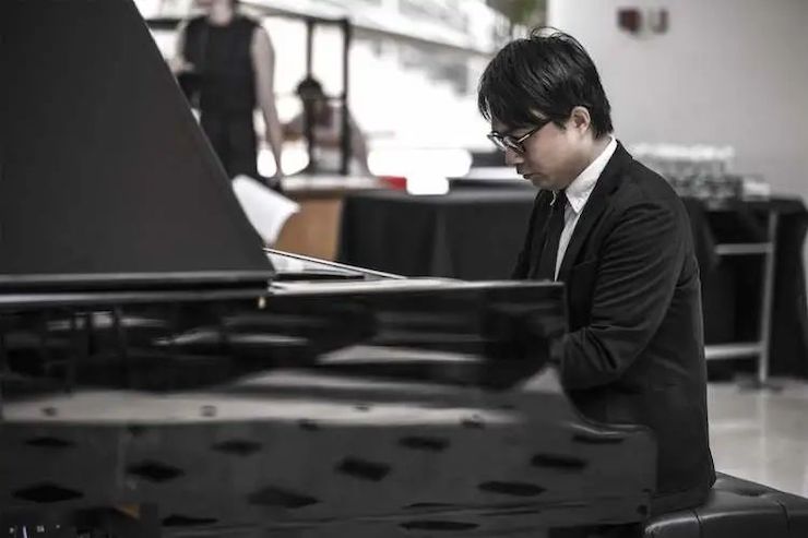宋思衡的“宅抗疫” | 挑战主播、筹集口罩、闭关作曲，这位取消了20场演出的钢琴家原来这么忙！