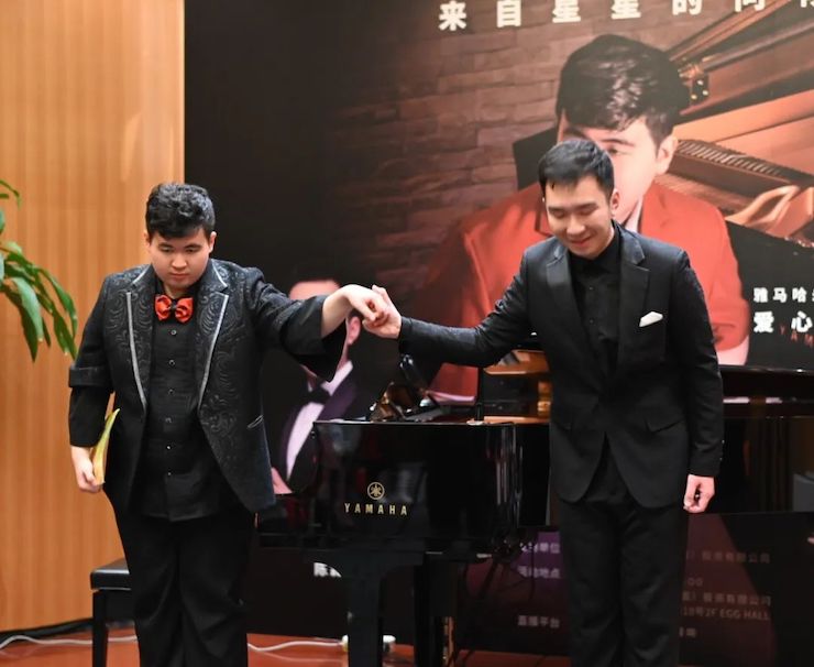 音乐双子星，点亮冬日激情！——环球360未来艺术家刘明康爱心公益音乐沙龙