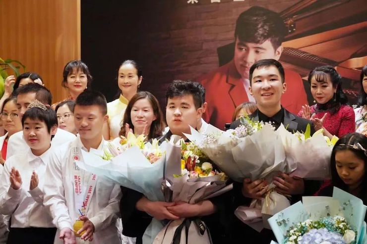 音乐双子星，点亮冬日激情！——环球360未来艺术家刘明康爱心公益音乐沙龙
